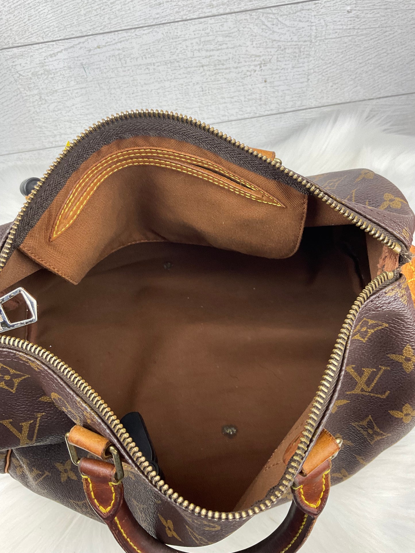 Handbag Luxury Designer By Louis Vuitton, Size: Medium
