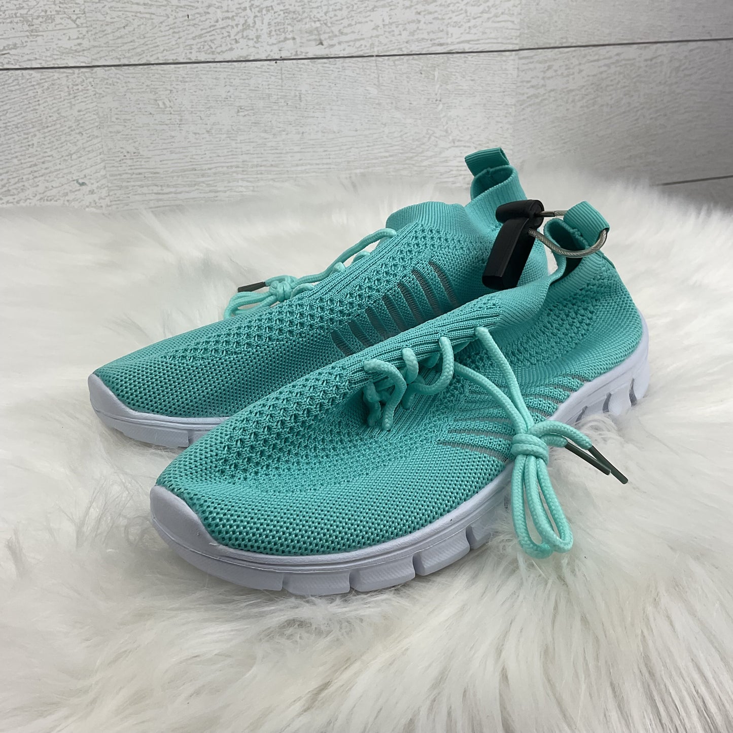 Shoes Athletic By Clothes Mentor Size: 8.5