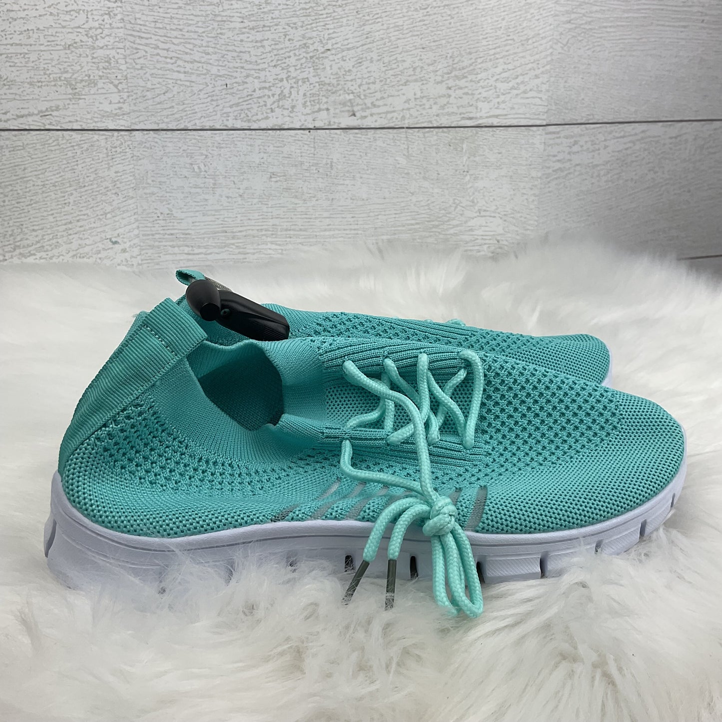 Shoes Athletic By Clothes Mentor Size: 8.5