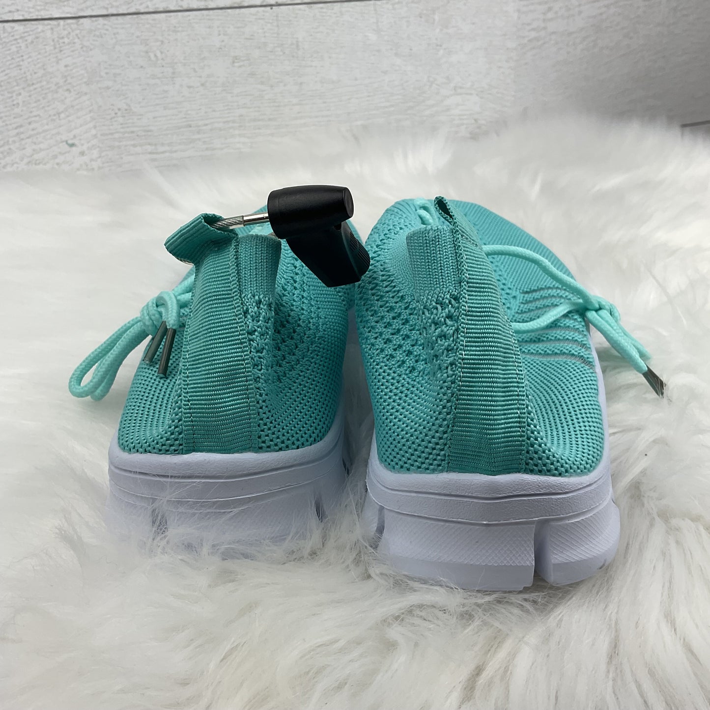 Shoes Athletic By Clothes Mentor Size: 8.5