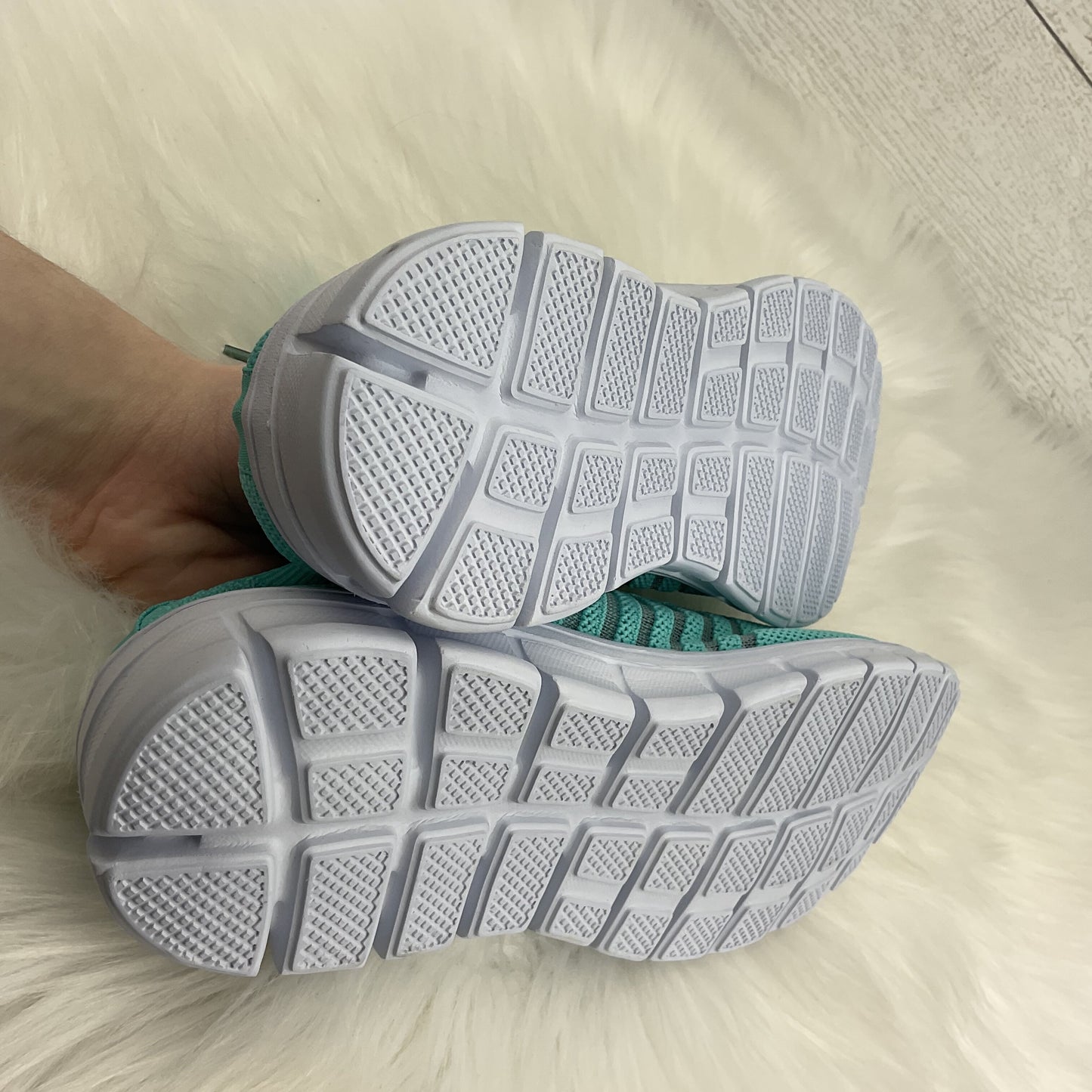 Shoes Athletic By Clothes Mentor Size: 8.5