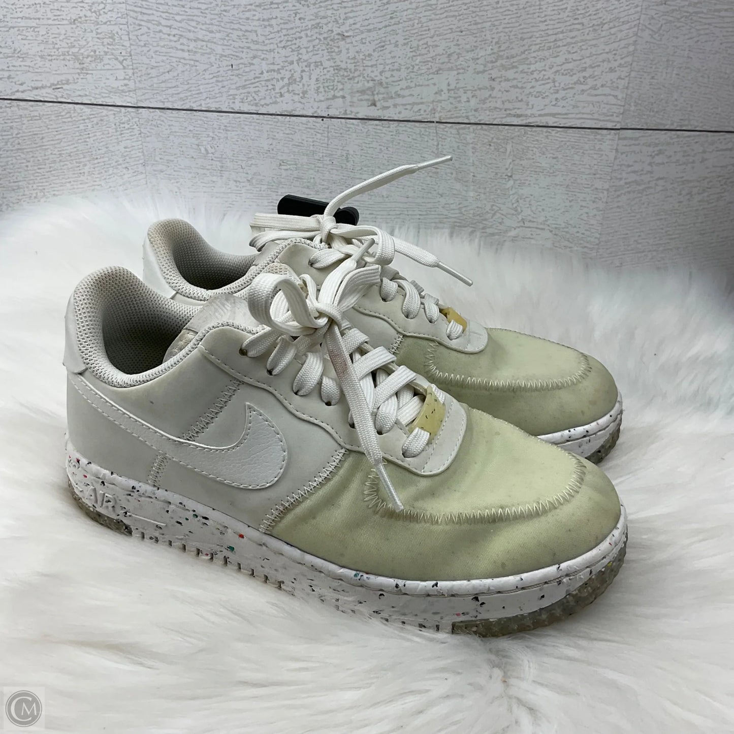 Shoes Sneakers By Nike In White, Size: 6.5