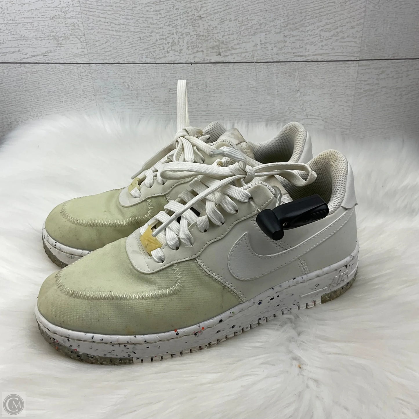 Shoes Sneakers By Nike In White, Size: 6.5