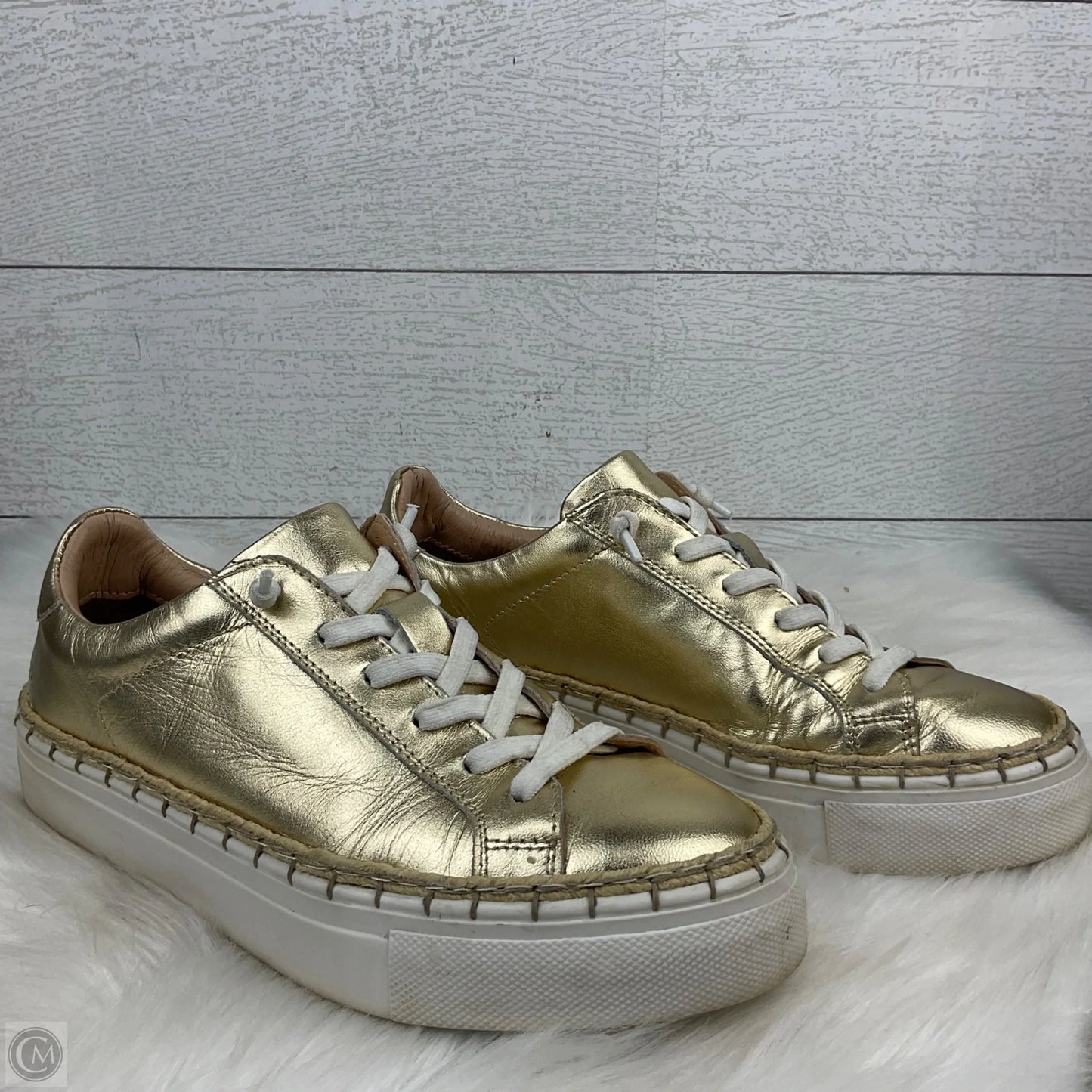 Shoes Sneakers By Diba In Gold, Size: 8