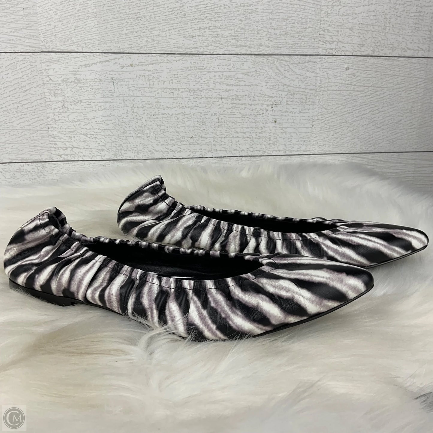 Shoes Flats By Cmb In Animal Print, Size: 7