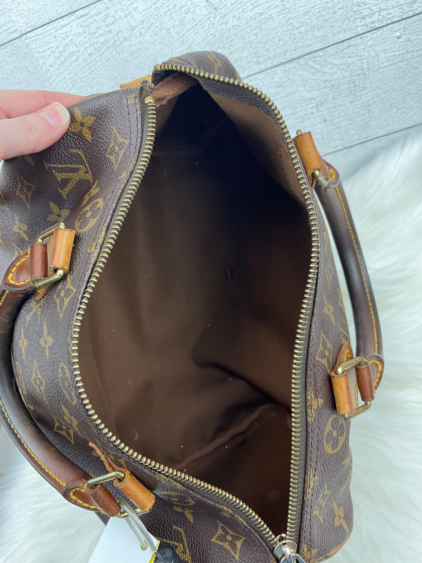 Handbag Luxury Designer By Louis Vuitton, Size: Medium