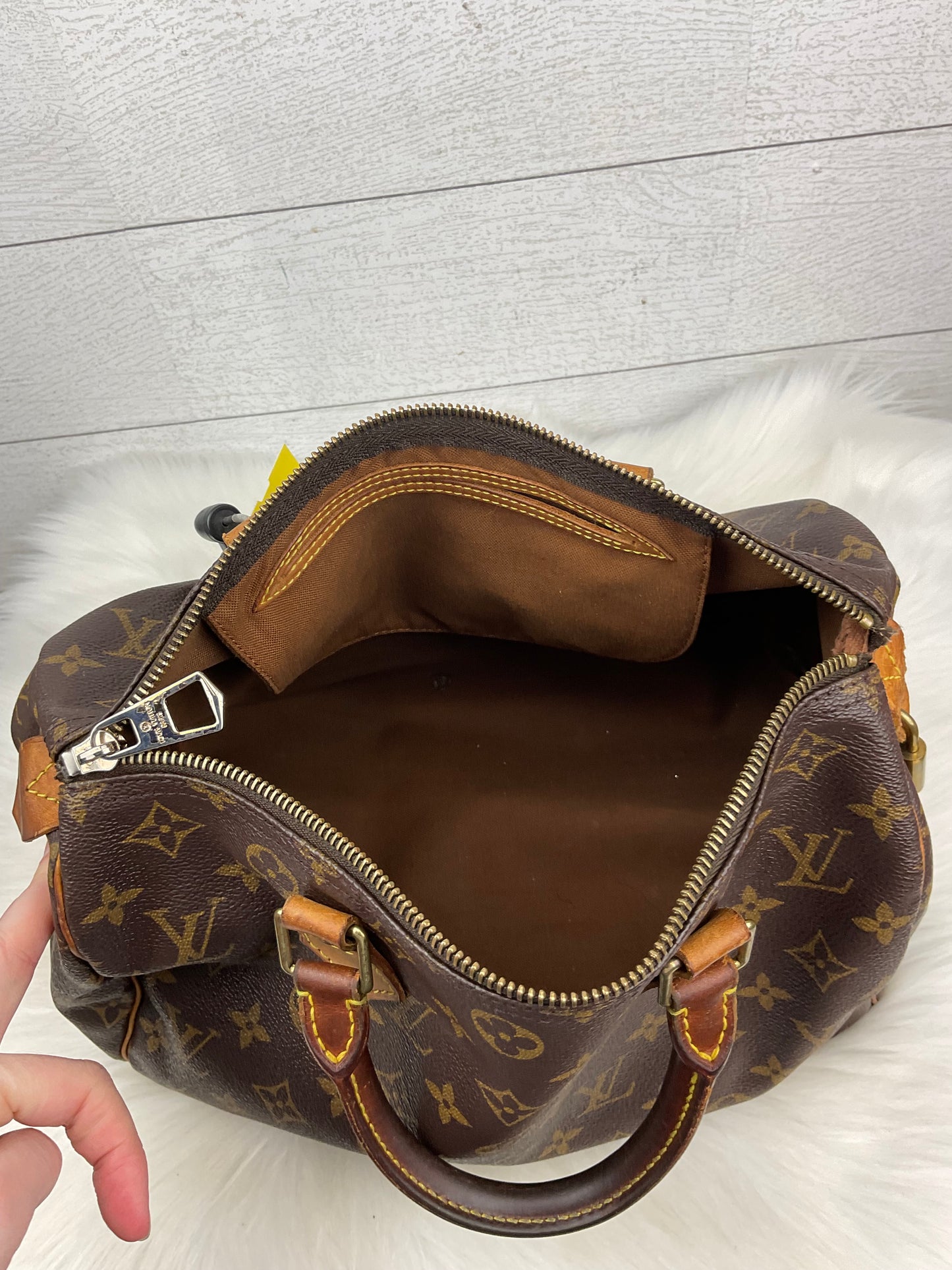 Handbag Luxury Designer By Louis Vuitton, Size: Medium
