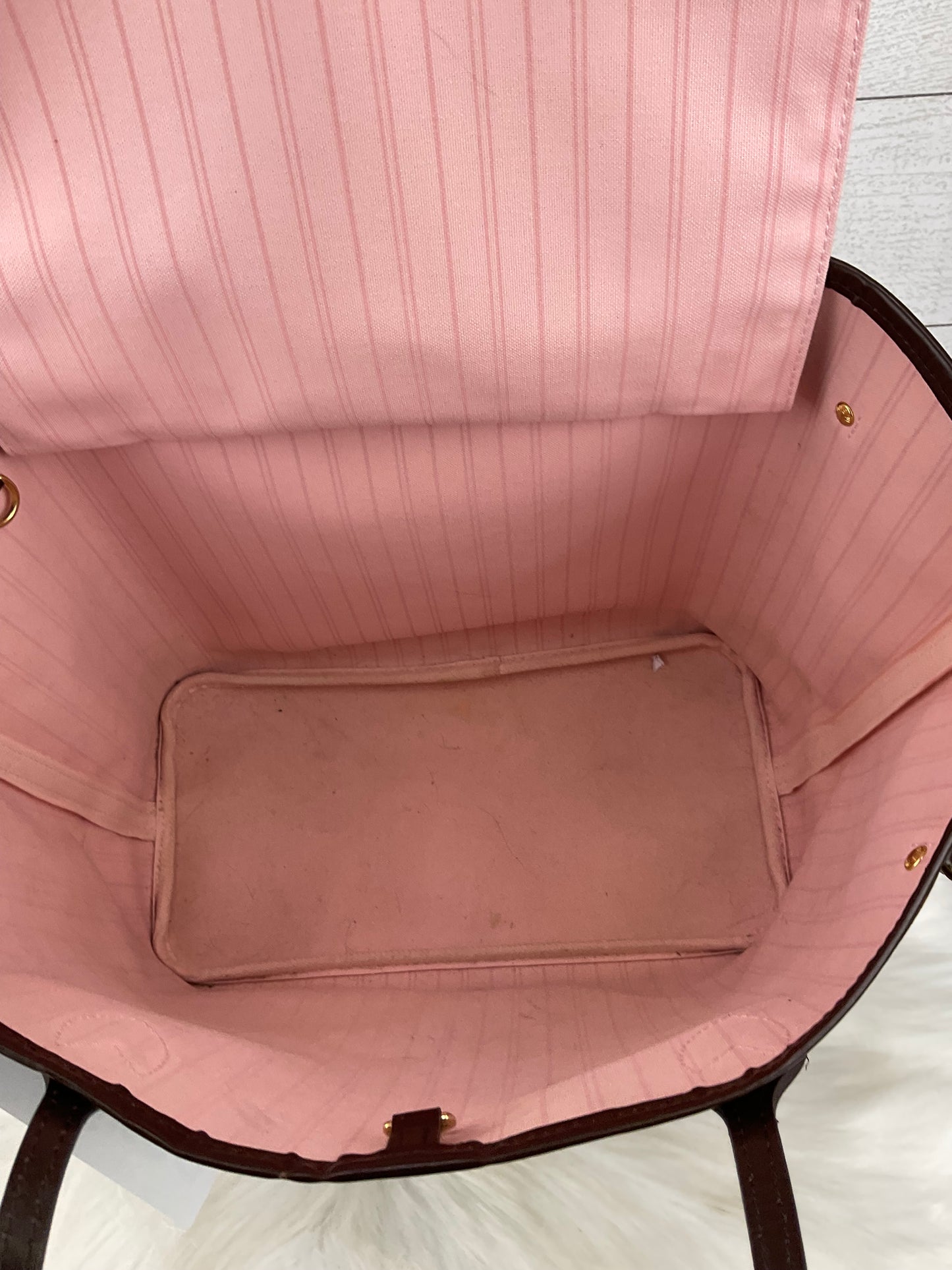 Handbag Luxury Designer By Louis Vuitton, Size: Medium