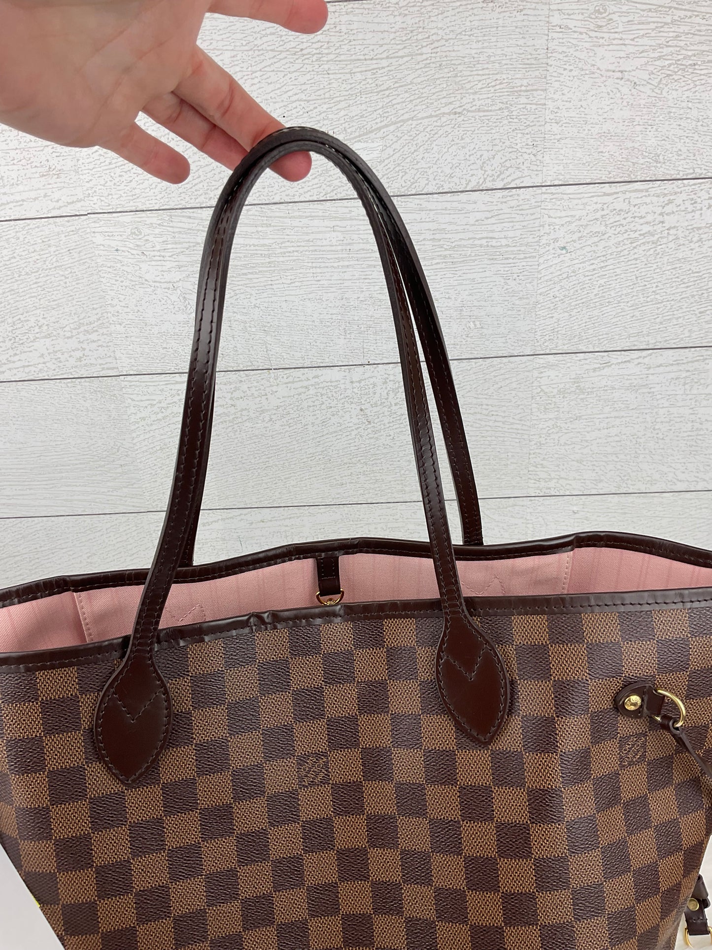 Handbag Luxury Designer By Louis Vuitton, Size: Medium