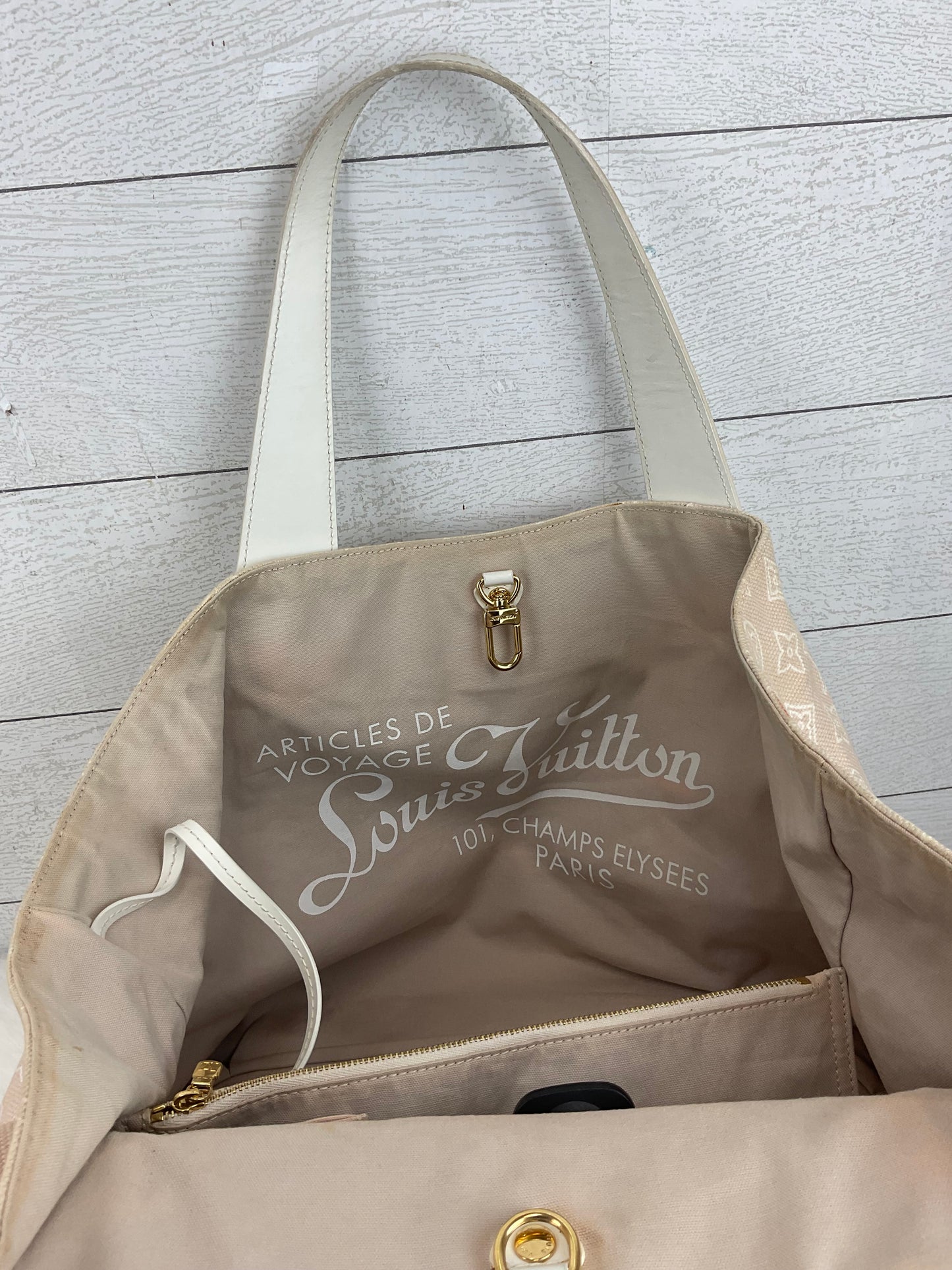 Handbag Luxury Designer By Louis Vuitton, Size: Large