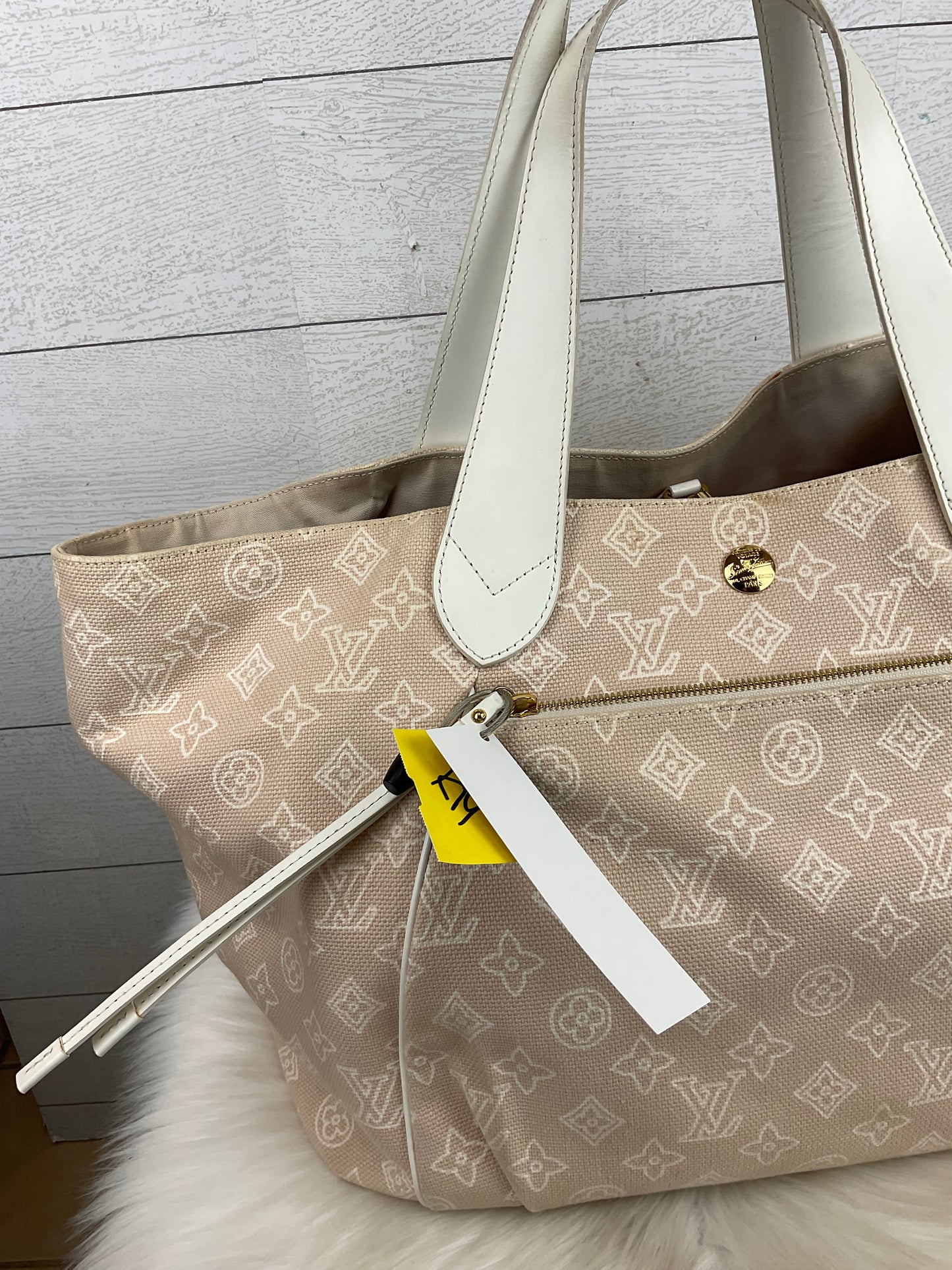 Handbag Luxury Designer By Louis Vuitton, Size: Large