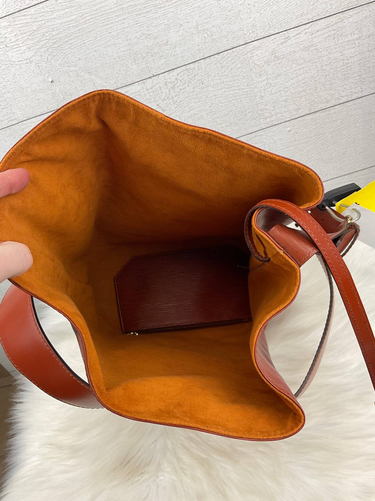 Handbag Luxury Designer By Louis Vuitton, Size: Medium