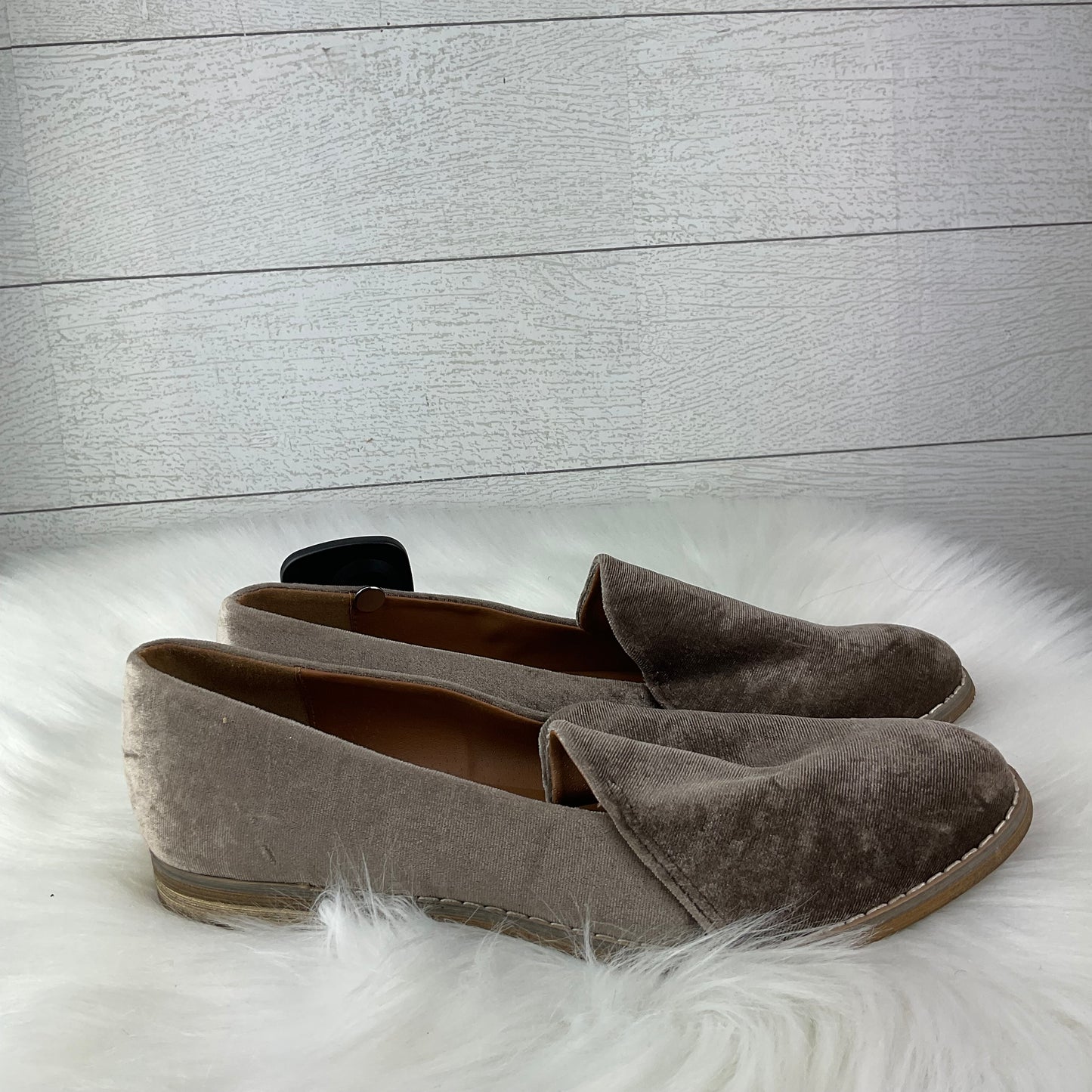 Shoes Flats By Indigo Rd In Grey, Size: 8