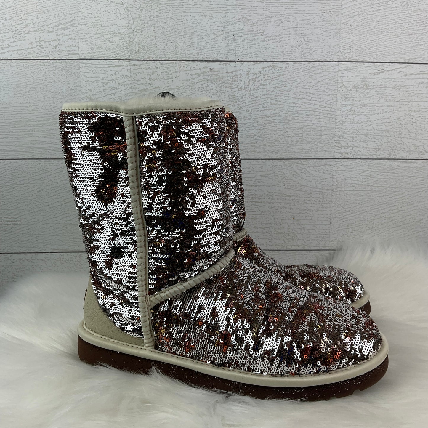 Boots Designer By Ugg In Silver, Size: 7