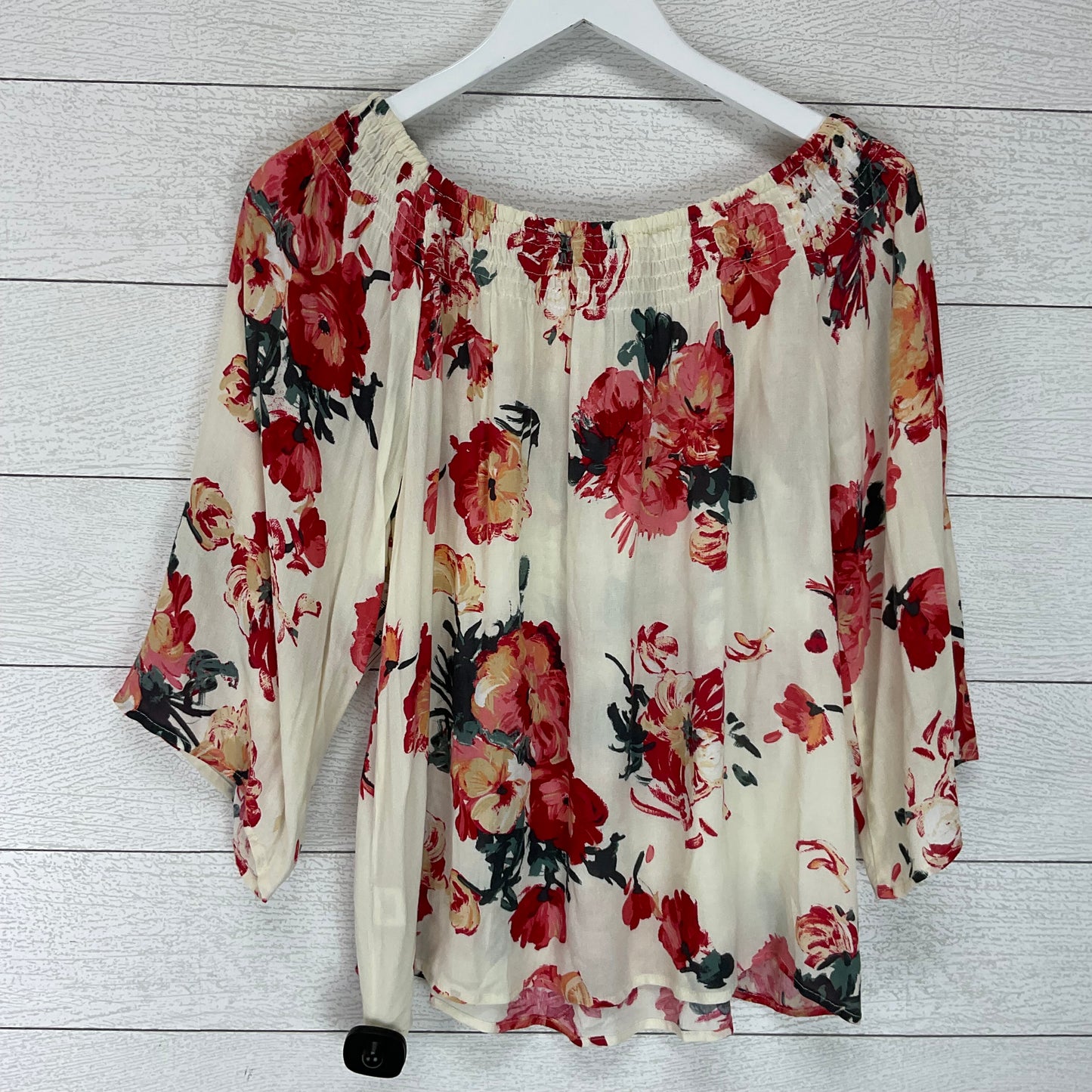 Top Long Sleeve By Clothes Mentor In Cream, Size: Xs