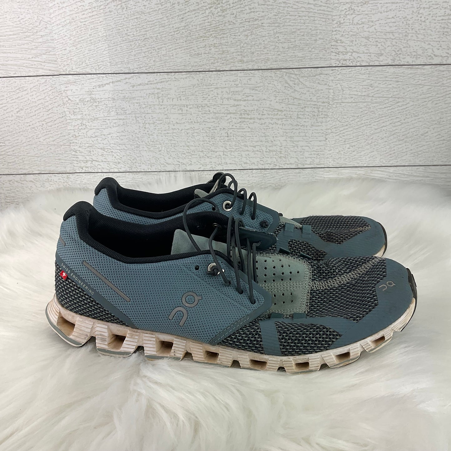 Shoes Sneakers By Clothes Mentor In Blue, Size: 9