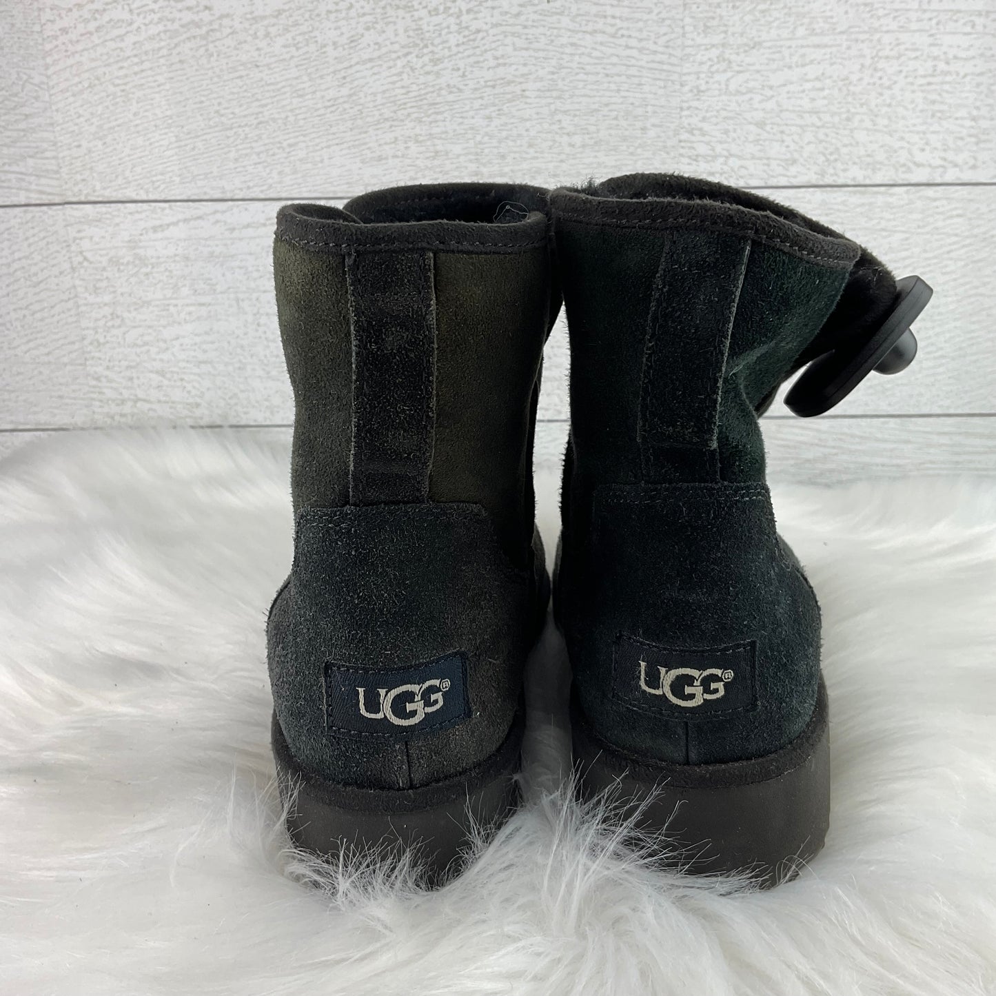 Boots Designer By Ugg In Black, Size: 8.5