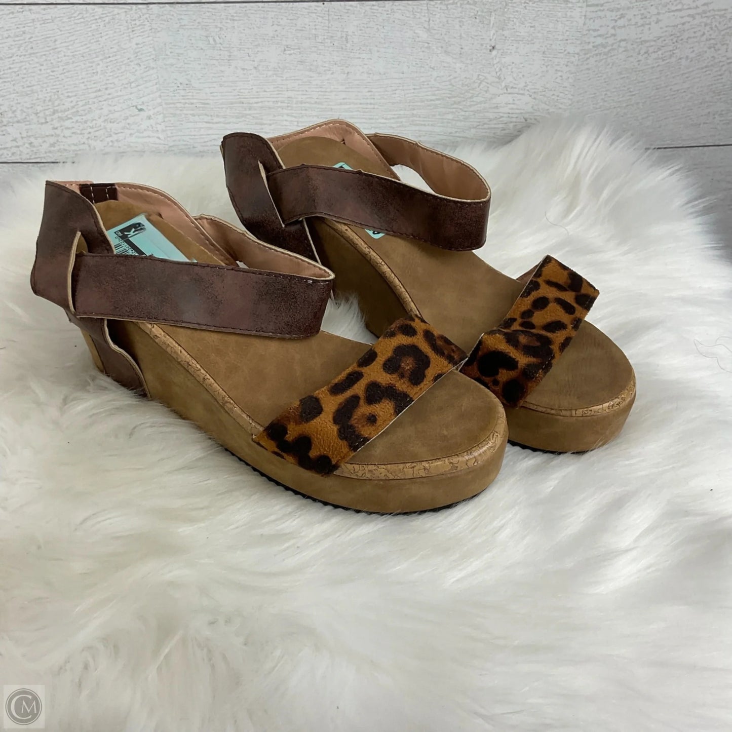 Shoes Heels Wedge By Clothes Mentor In Animal Print, Size: 9.5