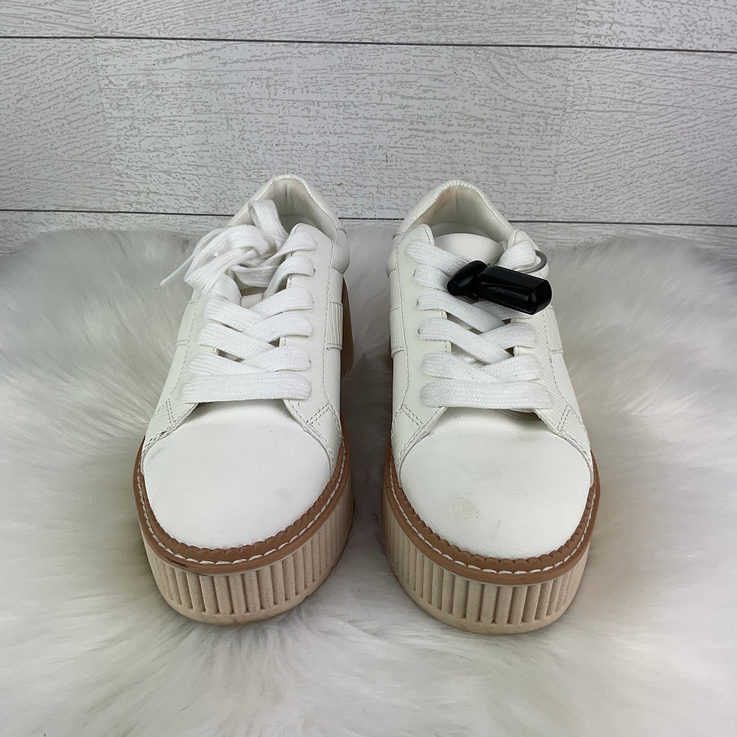 Shoes Sneakers By Dolce Vita In White, Size: 7.5