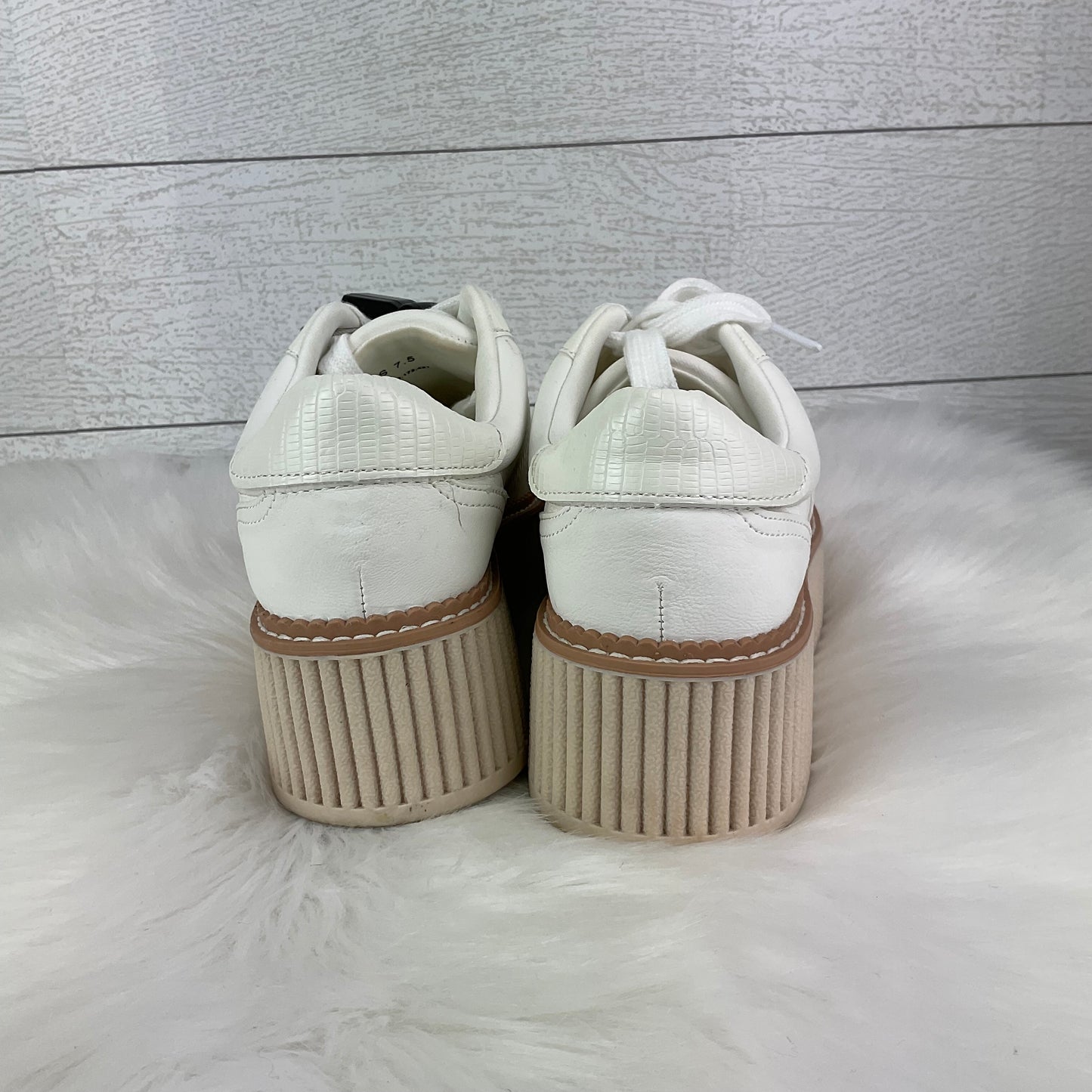 Shoes Sneakers By Dolce Vita In White, Size: 7.5