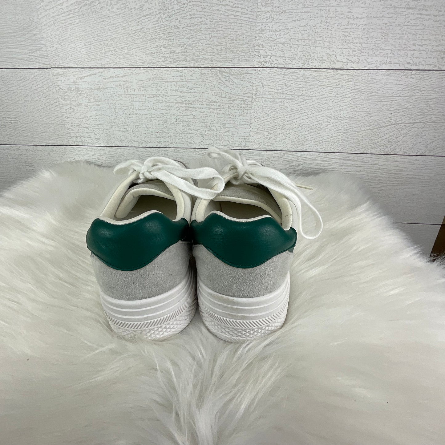 Shoes Sneakers By Madden Girl In White, Size: 8