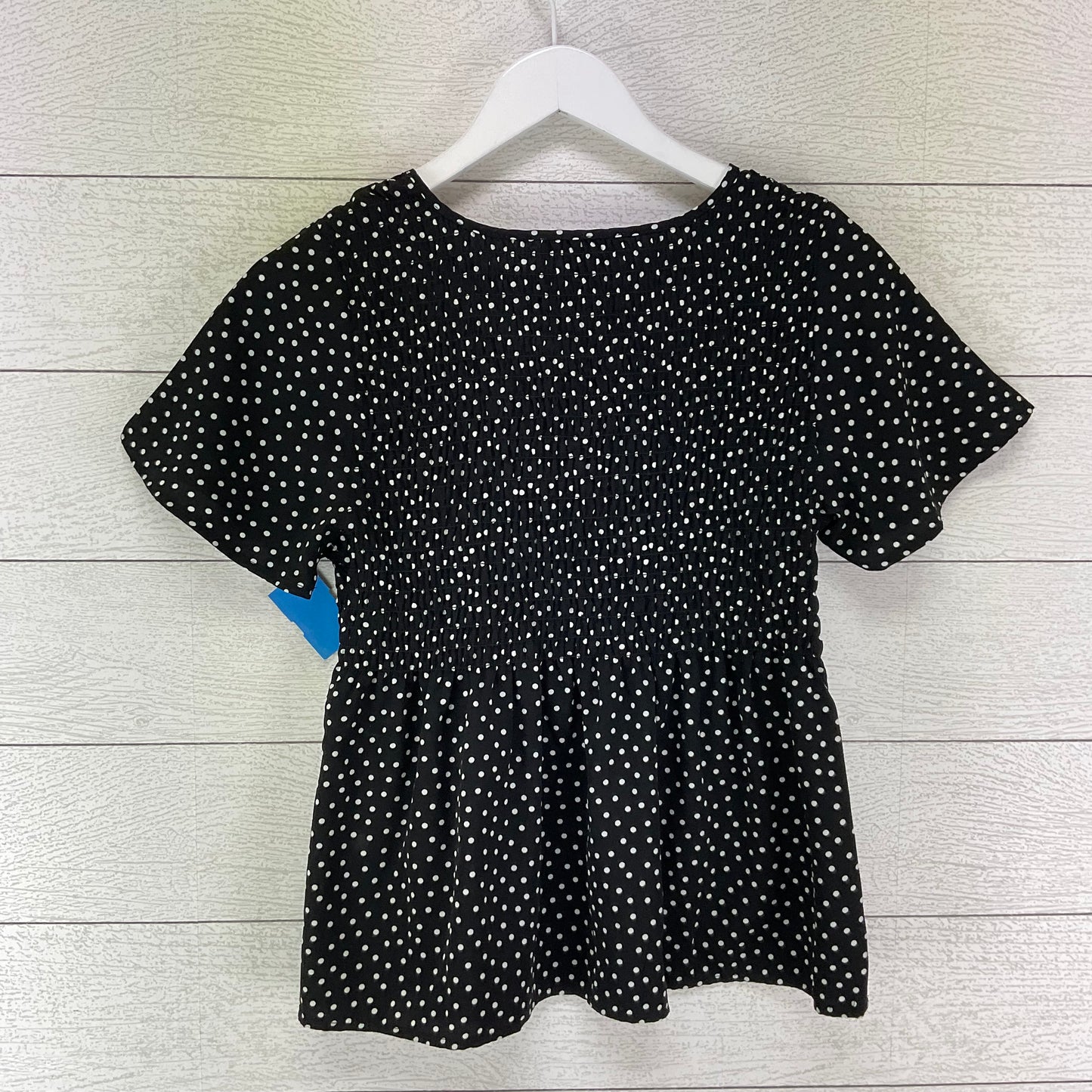 Top Short Sleeve By Urban Romantics In Black, Size: S