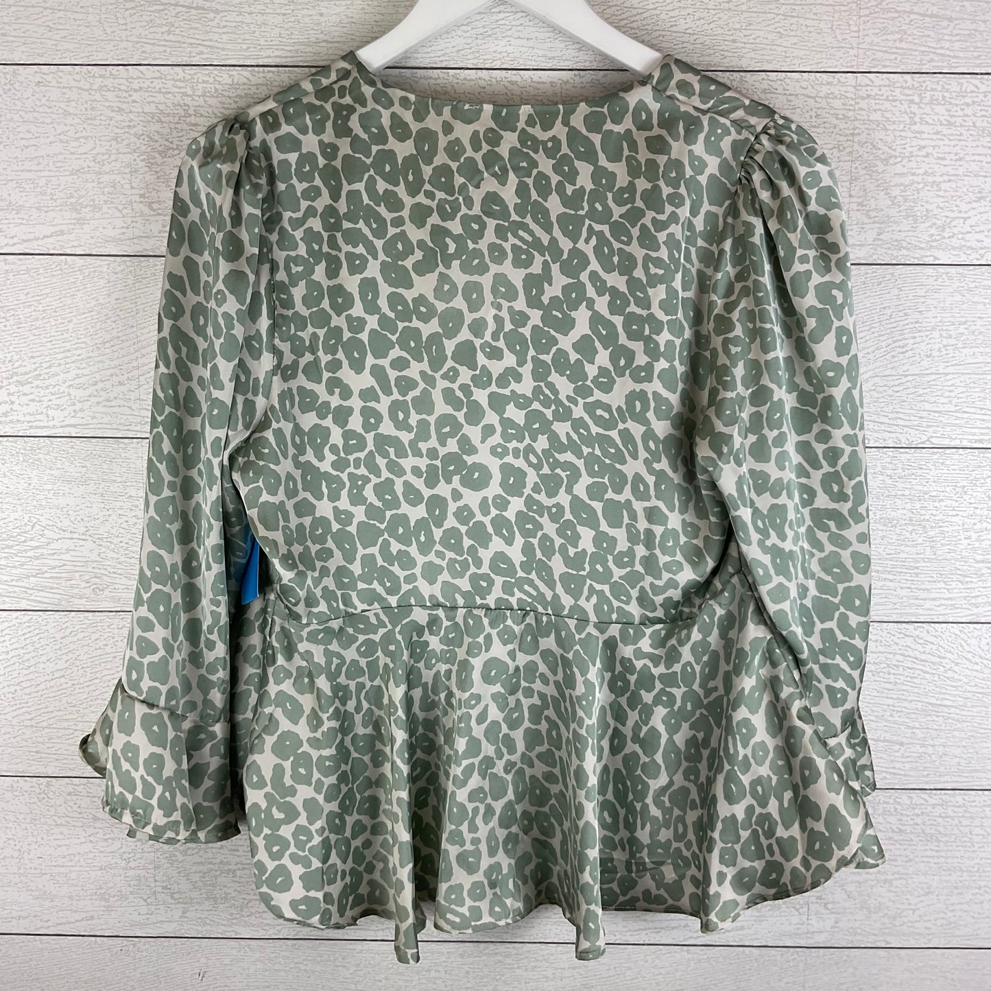 Top Long Sleeve By Clothes Mentor In Green, Size: M