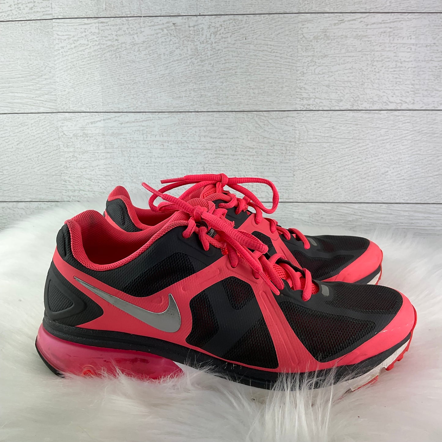 Shoes Athletic By Nike In Grey & Pink, Size: 8.5