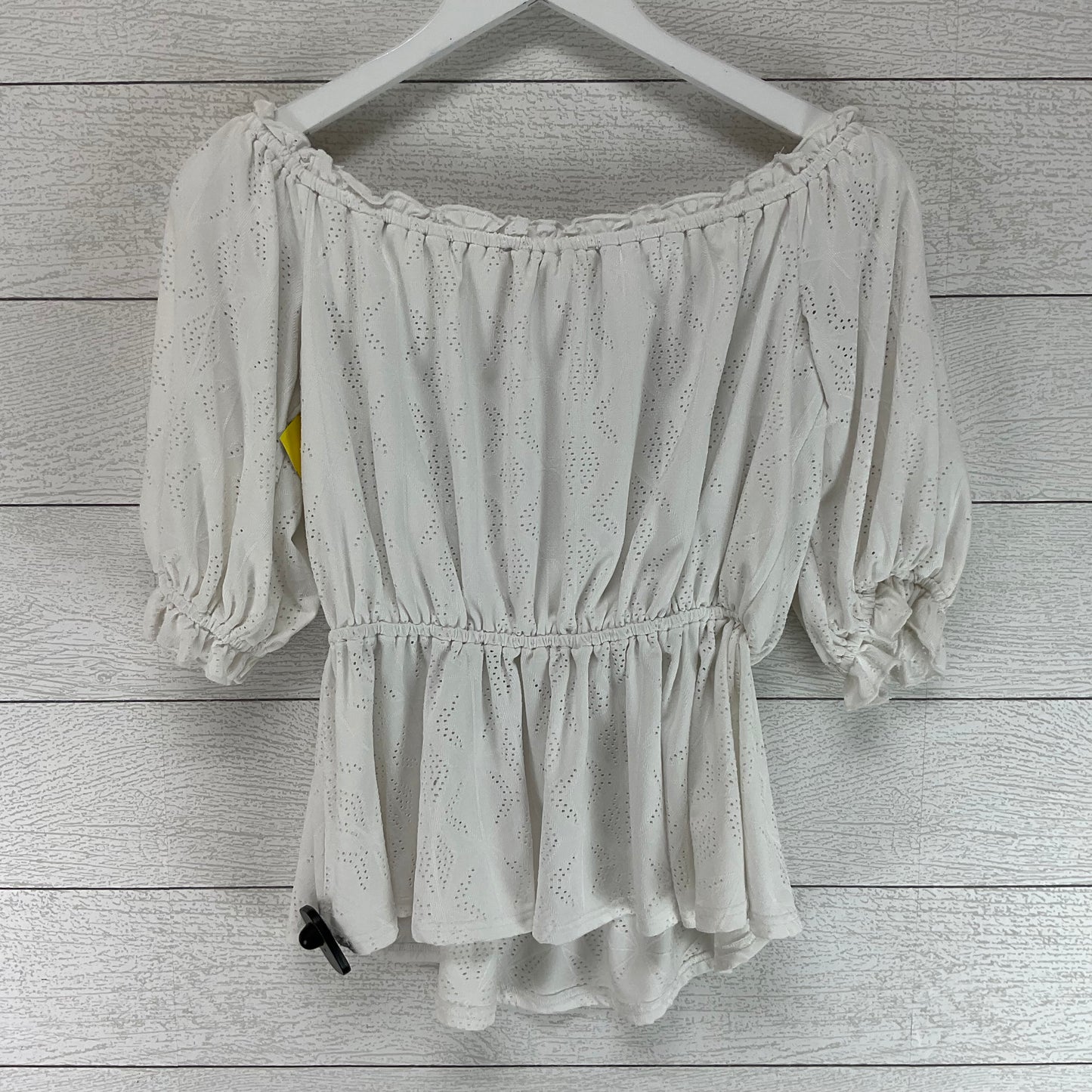 Top Long Sleeve By Clothes Mentor In White, Size: S