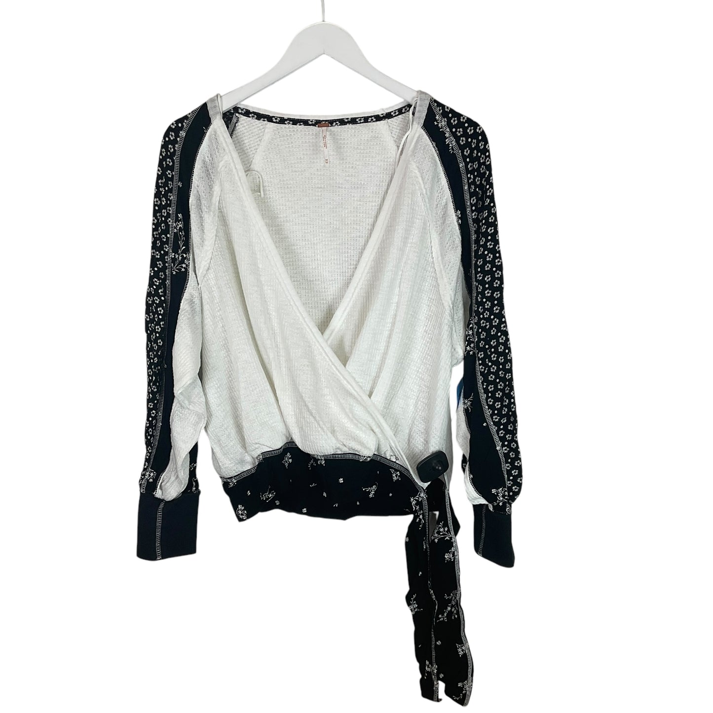 Top Long Sleeve By Free People In Black & White, Size: M