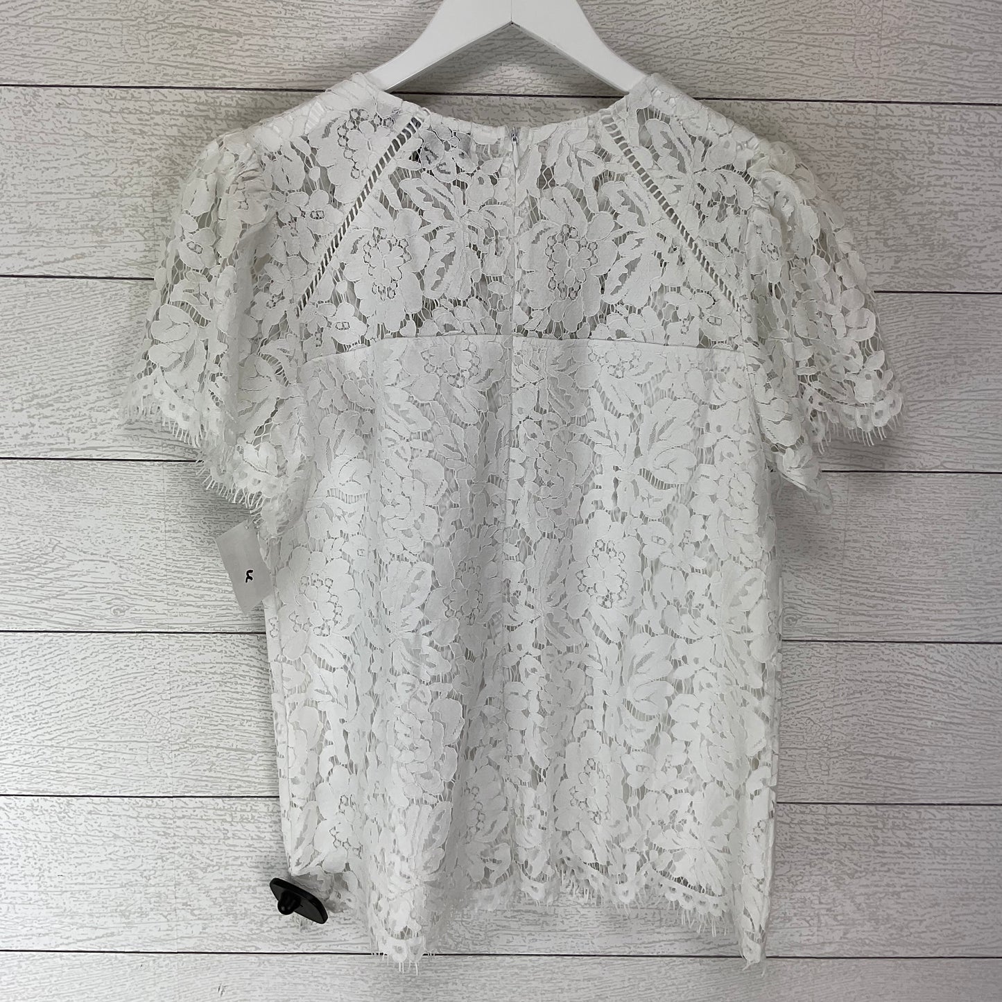 White Top Short Sleeve Clothes Mentor, Size M