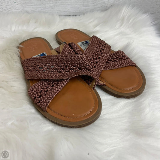 Sandals Flats By Crown Vintage In Brown, Size: 9.5