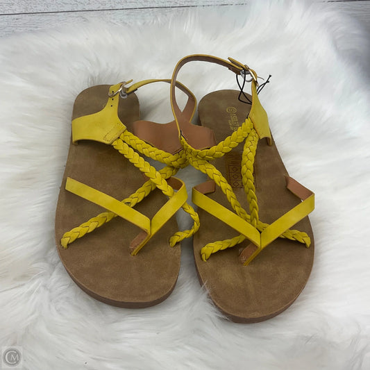 Sandals Flats By Clothes Mentor In Yellow, Size: 10