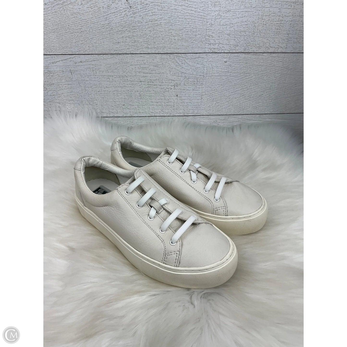 Shoes Designer By Ugg In White, Size: 7.5