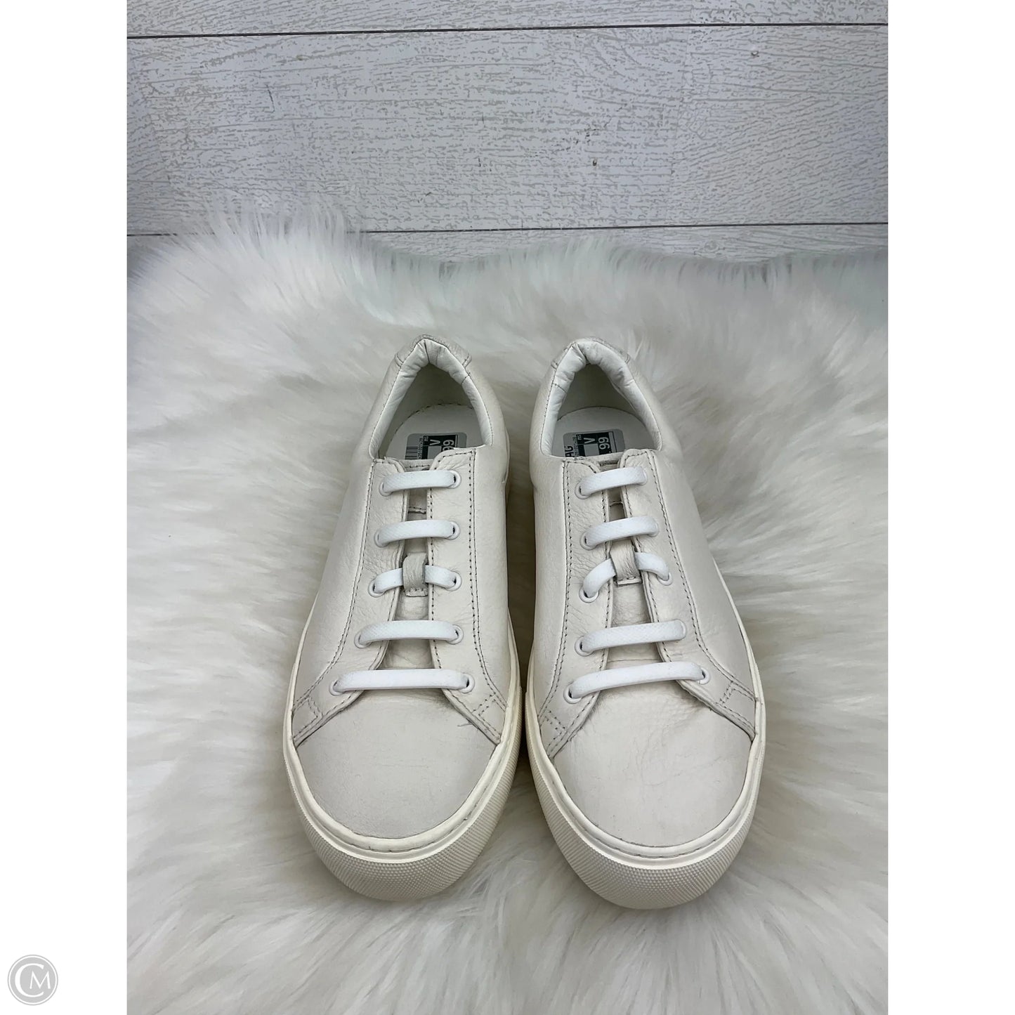 Shoes Designer By Ugg In White, Size: 7.5