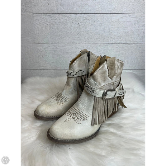 Boots Ankle Flats By Clothes Mentor In Tan, Size: 8