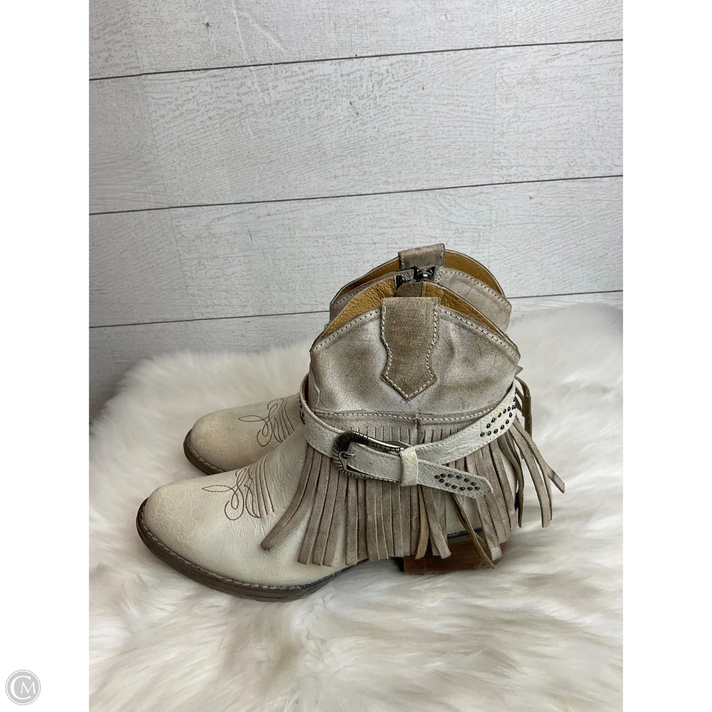 Boots Ankle Flats By Clothes Mentor In Tan, Size: 8