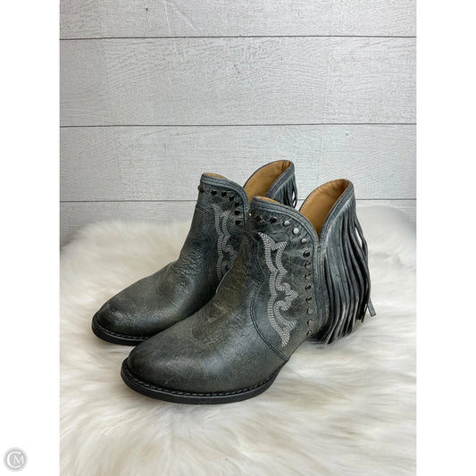 Boots Ankle Flats By Clothes Mentor In Grey, Size: 8.5