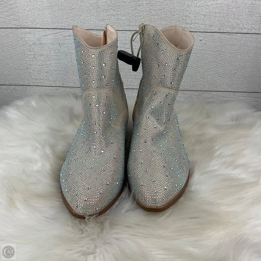 Boots Ankle Heels By Yoki In Silver, Size: 10