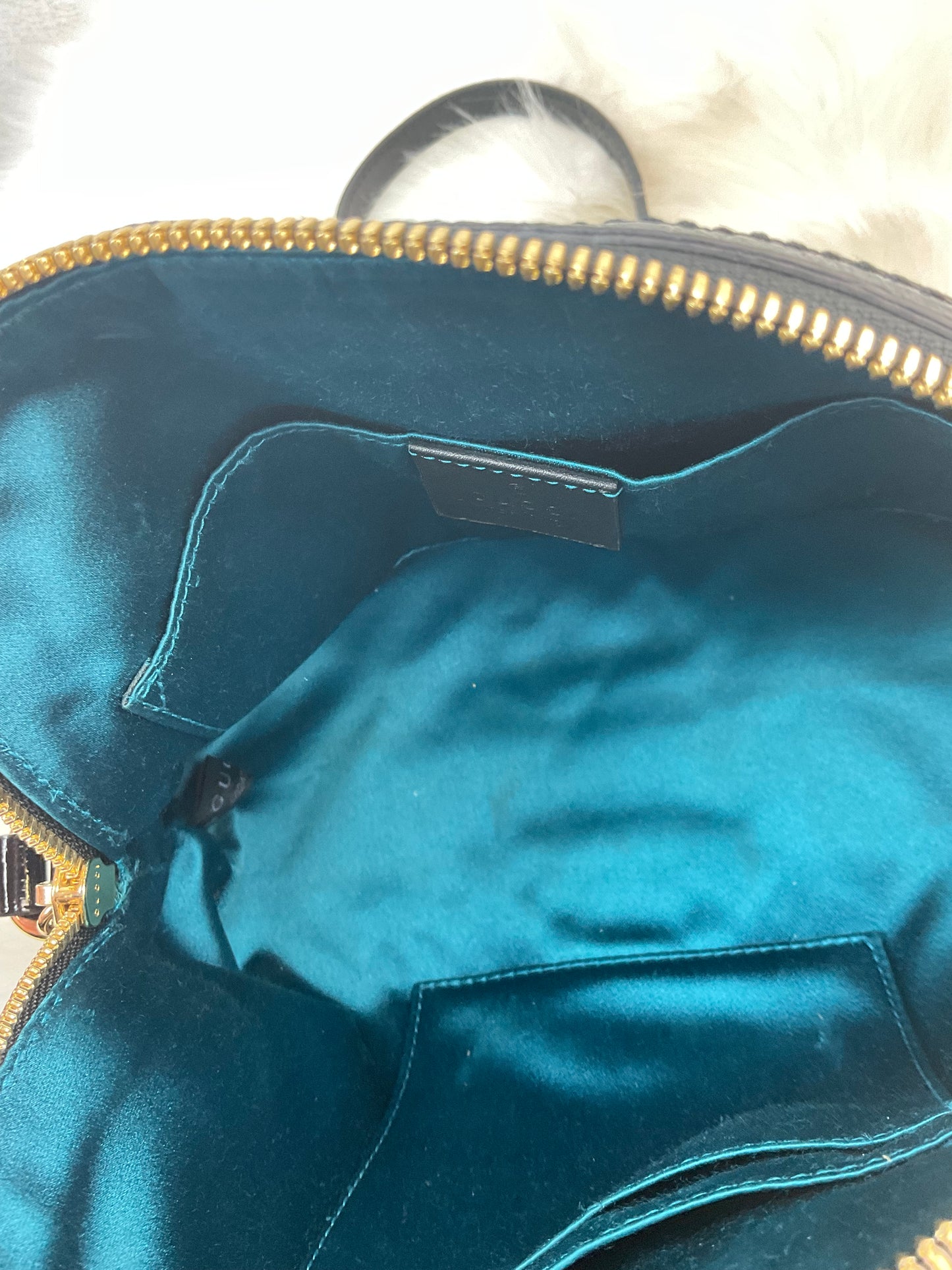 Crossbody Luxury Designer By Gucci, Size: Small