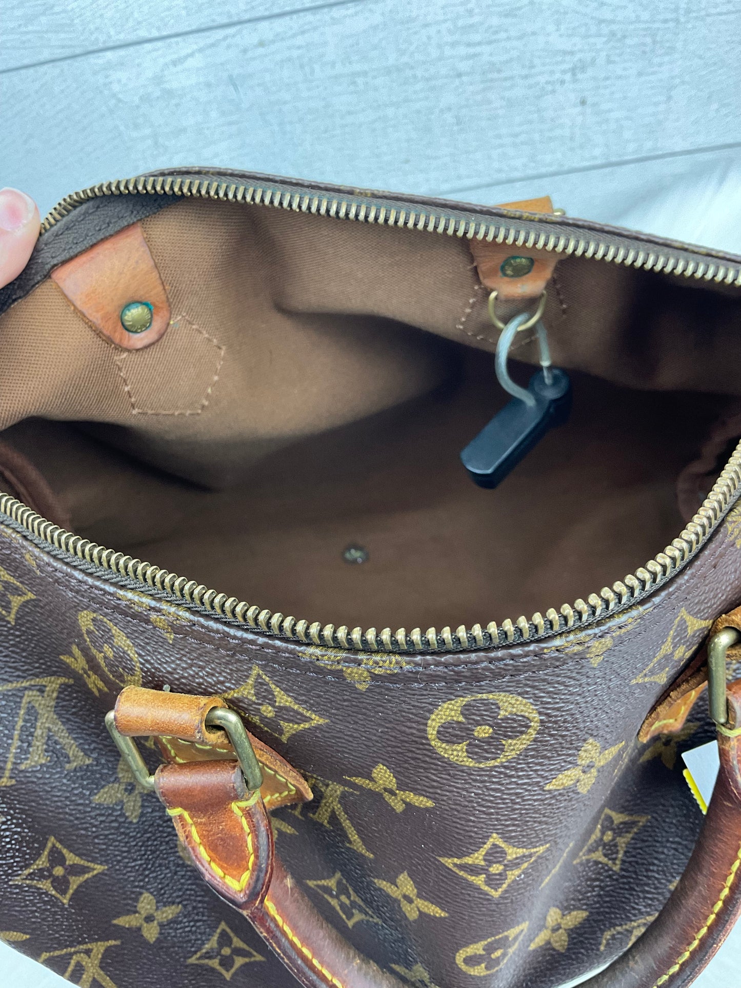 Handbag Luxury Designer By Louis Vuitton, Size: Medium