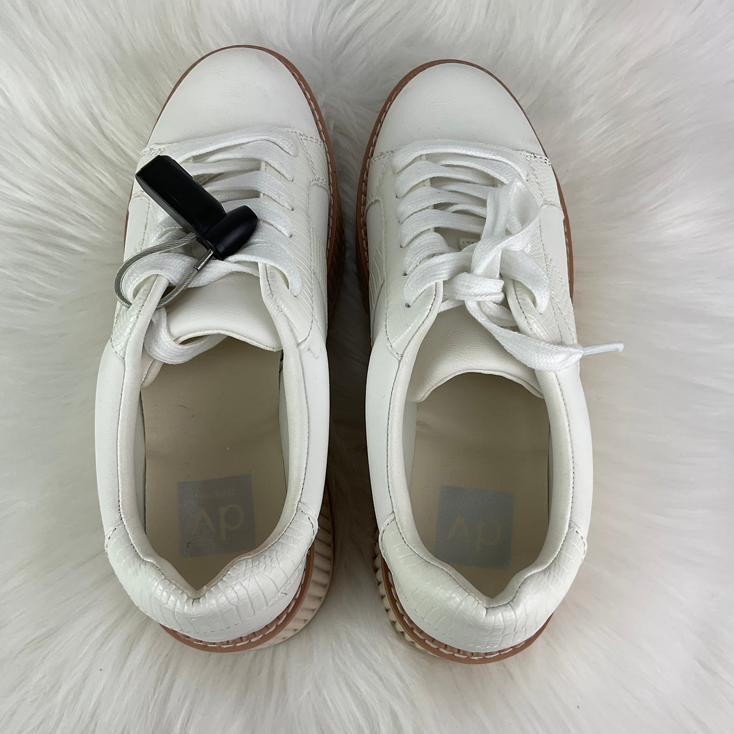 Shoes Sneakers By Dolce Vita In White, Size: 7.5