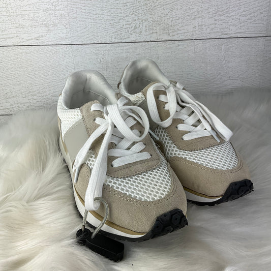 Shoes Sneakers By Clothes Mentor  Size: 6