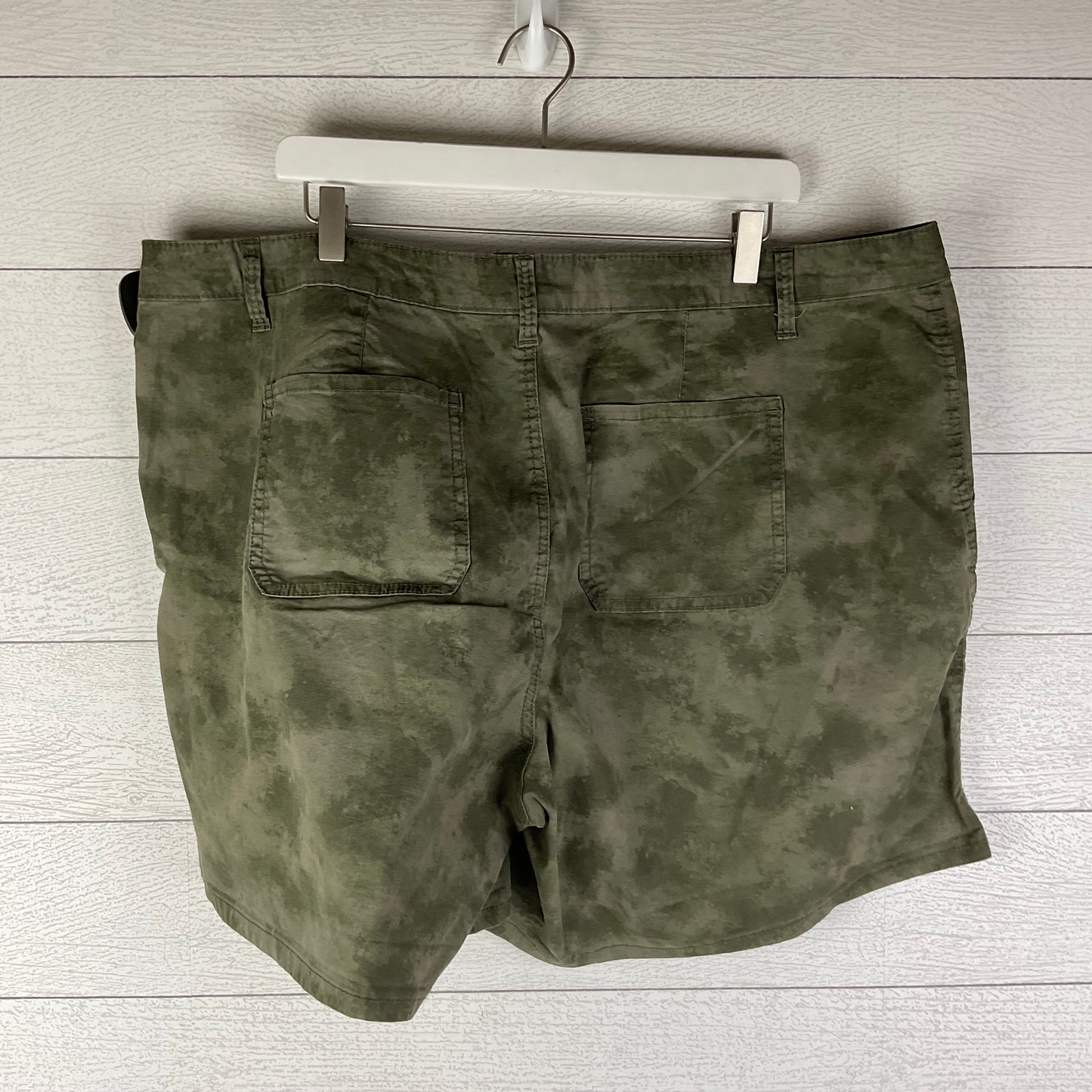Shorts By Cme  Size: 22